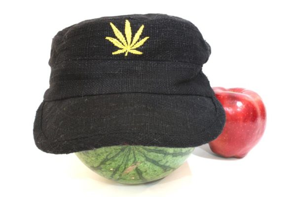 Casquette Noire Chanvre Style Armée Communiste Feuille de Cannabis Dorée