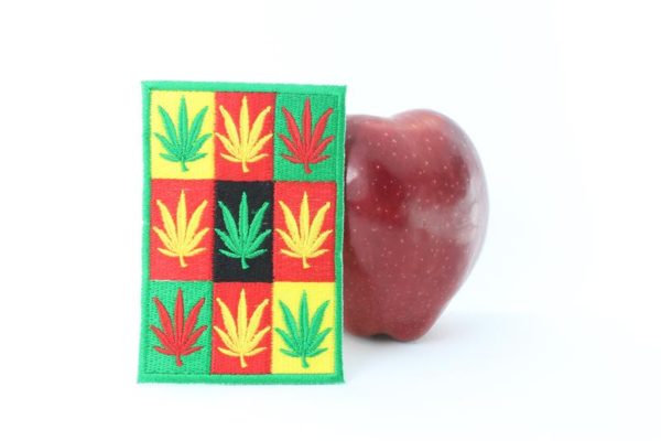 Écusson Pop Art Rasta Feuille Cannabis Carré